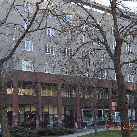 Apartment Accommodation Up To 17 Братислава Екстериор снимка