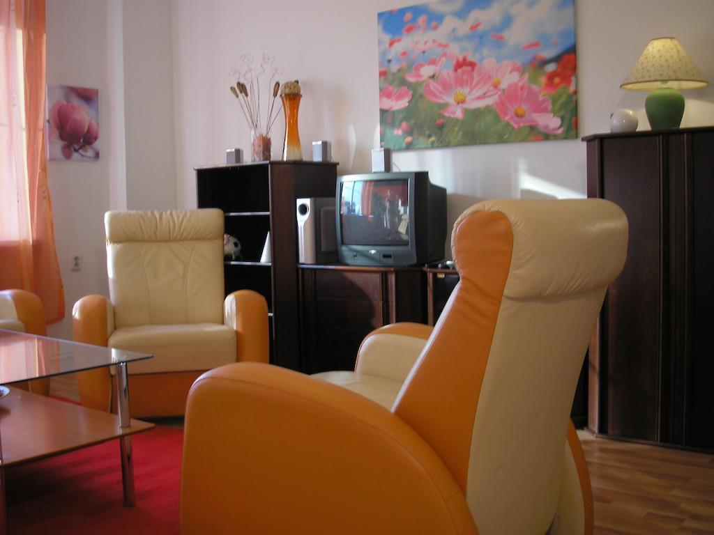 Apartment Accommodation Up To 17 Братислава Екстериор снимка