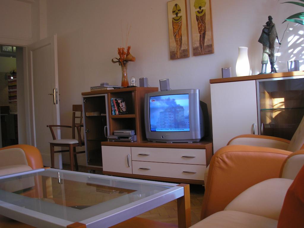 Apartment Accommodation Up To 17 Братислава Екстериор снимка