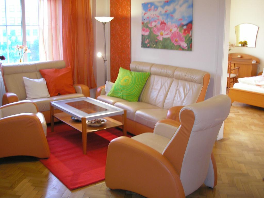 Apartment Accommodation Up To 17 Братислава Екстериор снимка