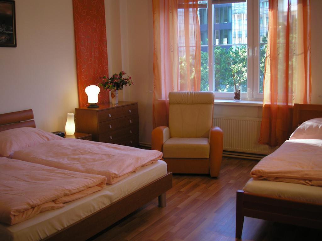 Apartment Accommodation Up To 17 Братислава Екстериор снимка